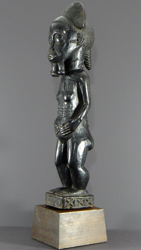 Elfenbeinküste, Baoulé-Volk, ca. 1950, große „Waka Sona“-Statue, maskulines Schönheitsideal.