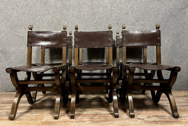 Série de 6 Spectaculaire chaises style médiévales en bois massif et cuir époque XIX circa 1850 