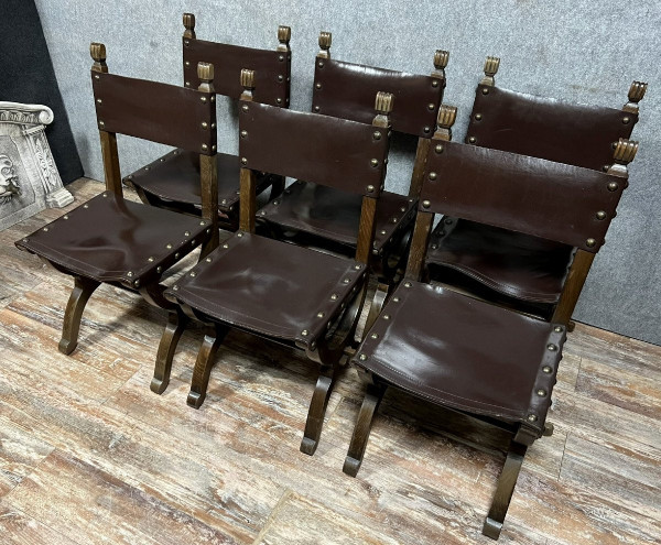 Série de 6 Spectaculaire chaises style médiévales en bois massif et cuir époque XIX circa 1850 