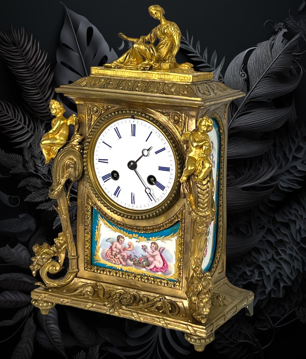 19th CENTURY CLOCK IN GILT BRONZE AND SÈVRES PORCELAIN DECORATED WITH CHARACTERS