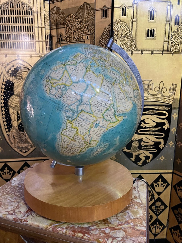 World Map - Terrestrial Globe 1970