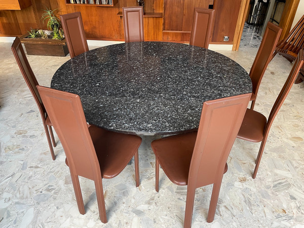 Grande table ronde en granit poli 10 places