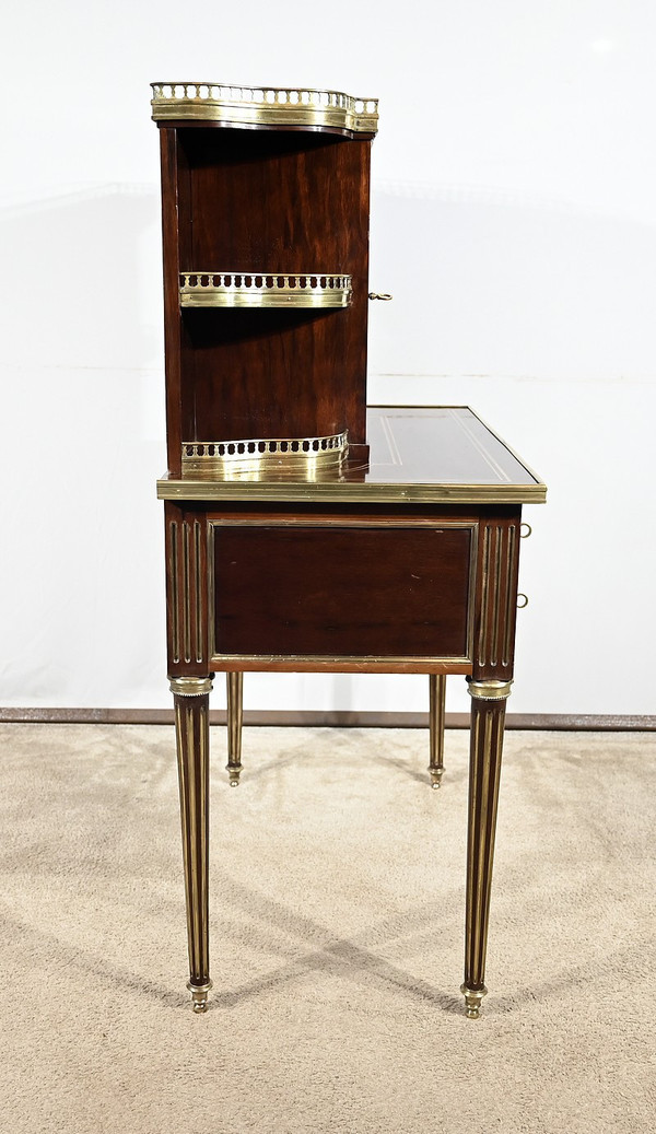 Small Mahogany Showcase Desk, Louis XVI style – Mid-19th century