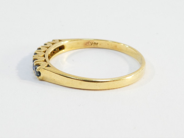 Ring aus 18 Karat Gelbgold mit einer Reihe von 6 Saphiren