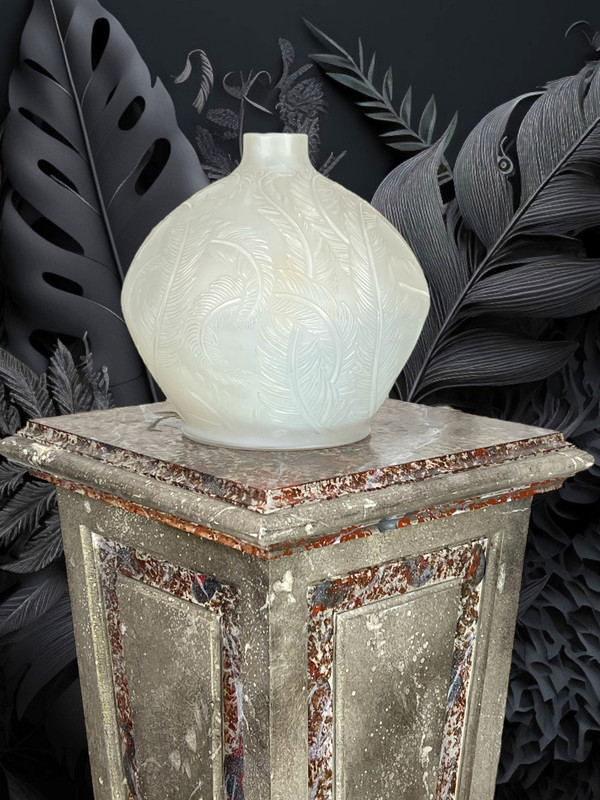 VASE "PLUME N°944 MODÈLE CRÉE EN 1920 SIGNÉ RENÉ LALIQUE FRANCE VERRE OPALESCENT