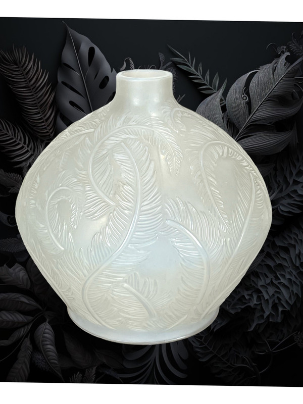 VASE "PLUME N°944 MODÈLE CRÉE EN 1920 SIGNÉ RENÉ LALIQUE FRANCE VERRE OPALESCENT