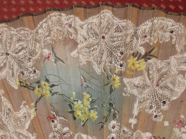 Fan with lace decoration, genre scene, flowers and birds painted on gauze, 19th century