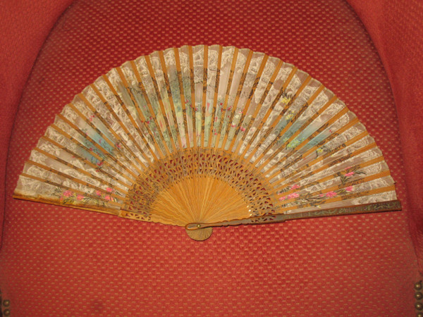 Fan with lace decoration, genre scene, flowers and birds painted on gauze, 19th century