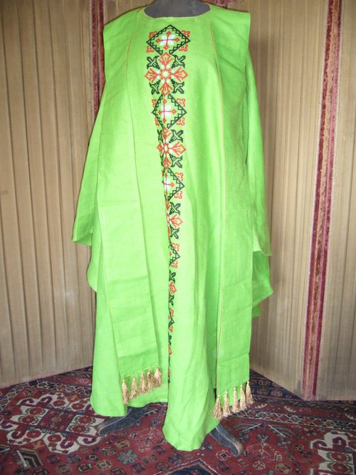 Chasuble and its green canvas stole