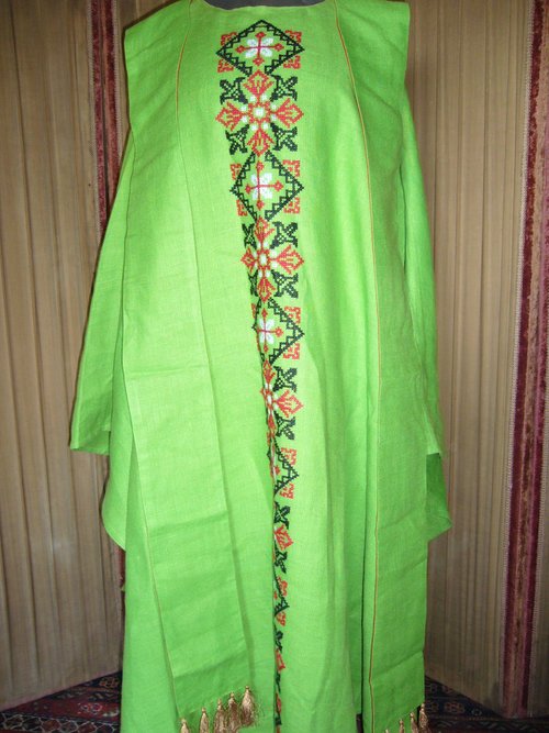 Chasuble and its green canvas stole