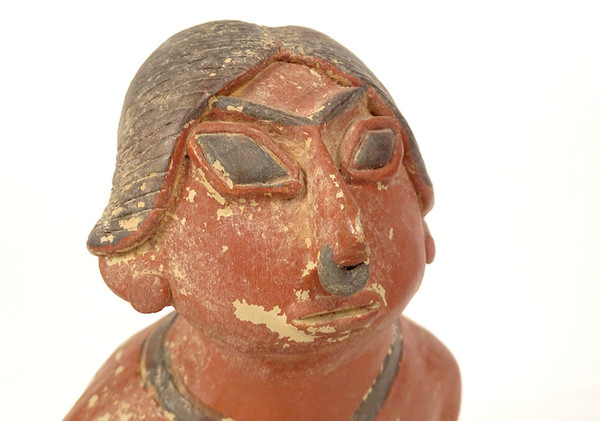 Statuetta precolombiana uomo seduto emaciato Nayarit Messico terracotta