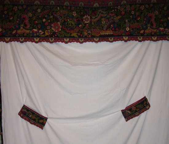 Pair of valances and its tiebacks