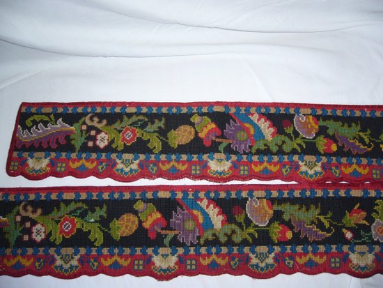 Pair of valances and its tiebacks