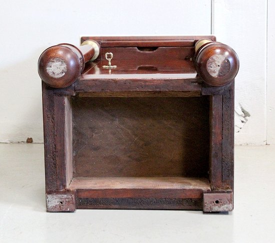 Cuban Mahogany veneer bedside table, Empire period - 1st part, 19th century