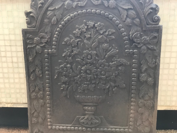 Belle plaque de cheminée:inée ancienne en fonte d'époque 18 ème 