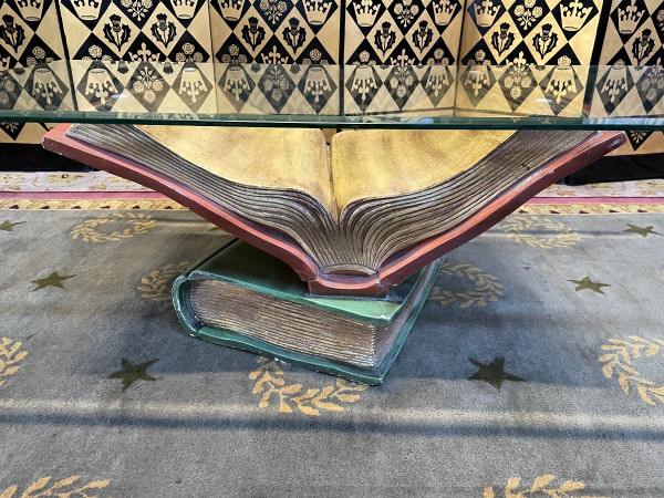 Table Basse Avec Pieds En Forme De Livres " conte " (Coffee Table With Book Legs)