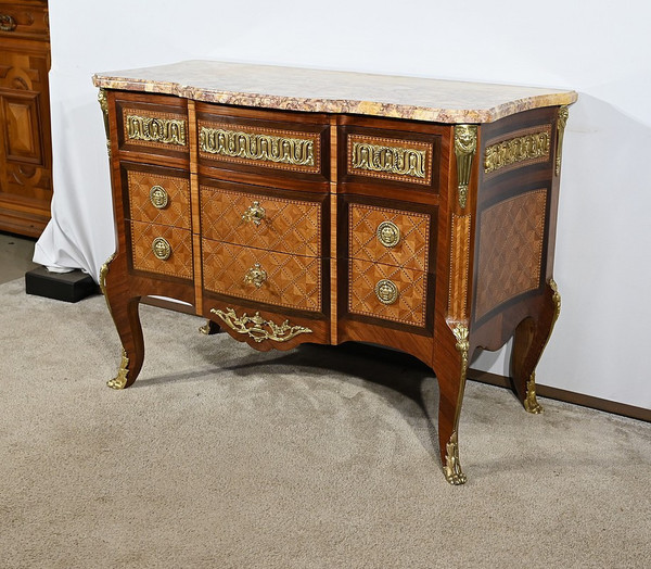 Rosewood and Amaranth chest of drawers, Louis XV / Louis XVI Transition style – Late 19th century