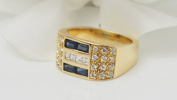 Ring In Yellow Gold, Diamonds And Sapphires