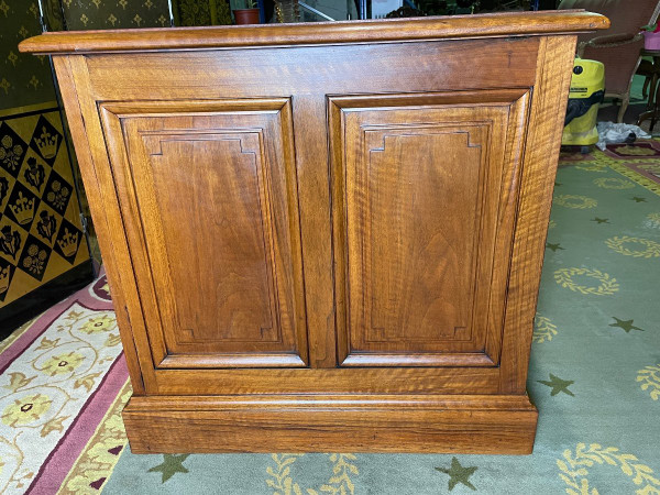 Cabinet Minister's Desk In Walnut