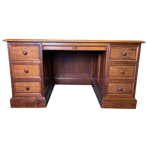 Cabinet Minister's Desk In Walnut