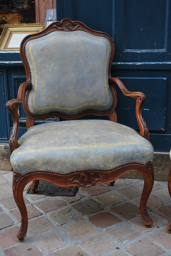 Pair Of Queen Flat Back Armchairs In Nogaret Walnut In Lyon