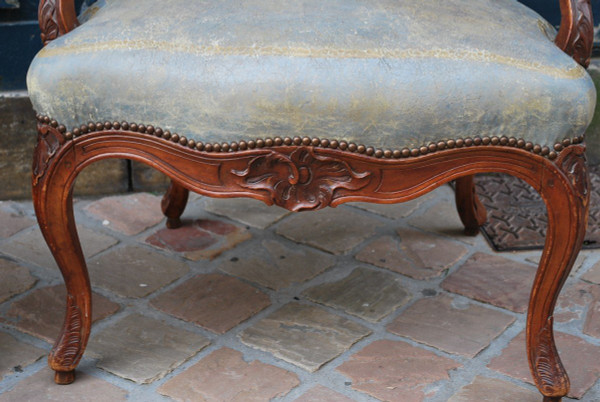 Pair Of Queen Flat Back Armchairs In Nogaret Walnut In Lyon