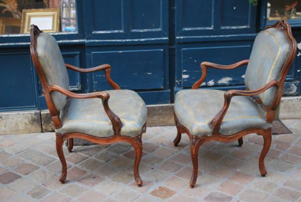 Pair Of Queen Flat Back Armchairs In Nogaret Walnut In Lyon