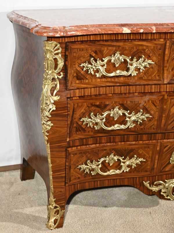 Commode Tombeau en Marqueterie de Bois de Violette, style Transition Louis XIV/Louis XV – 1ère Parti