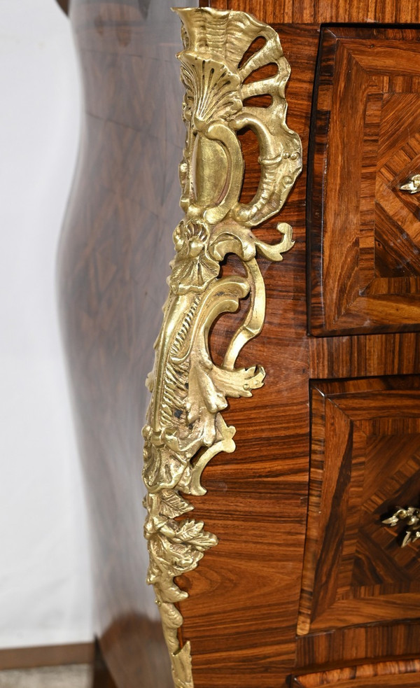 Commode Tombeau en Marqueterie de Bois de Violette, style Transition Louis XIV/Louis XV – 1ère Parti