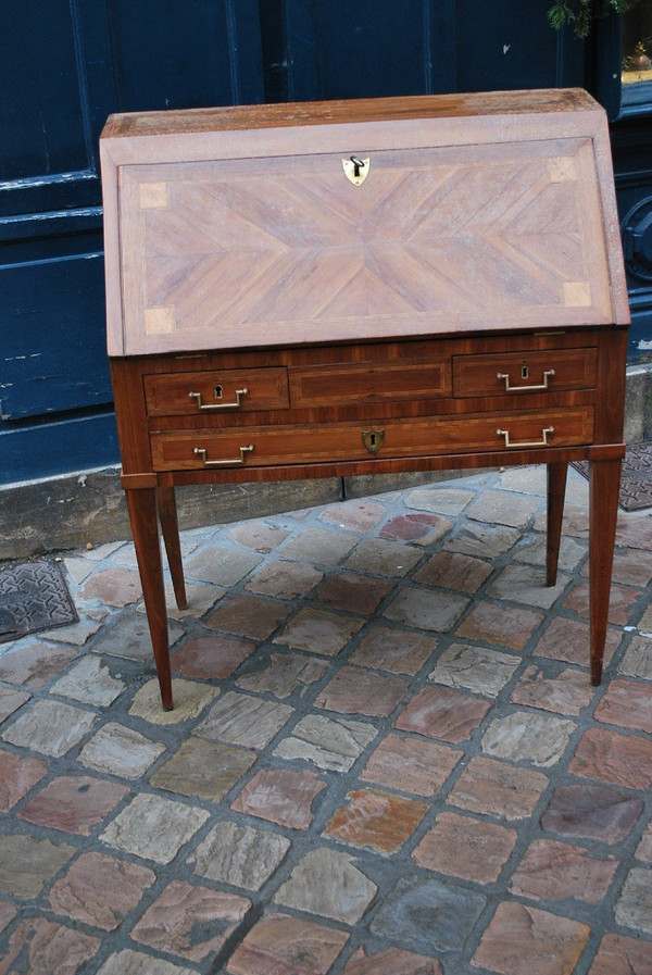 Louis XVI period inlaid sloping desk