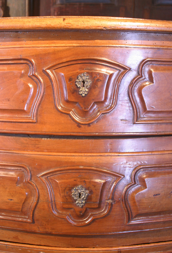 Bordelaise chest of drawers