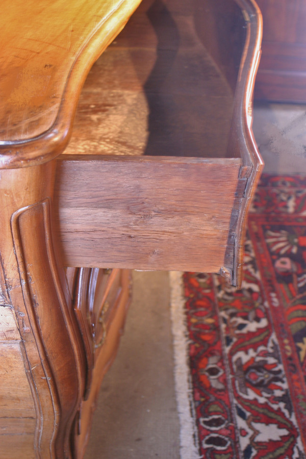 Bordelaise chest of drawers