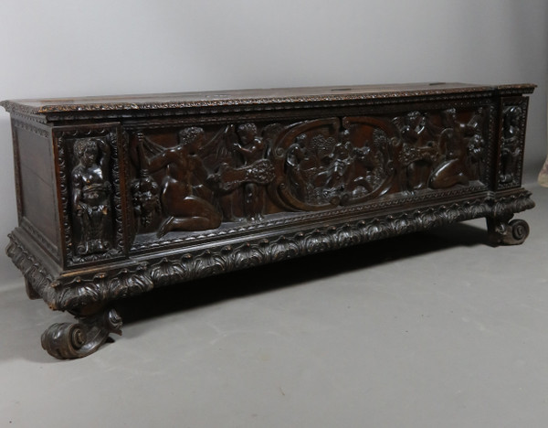 Cassone chest Italy XIX in walnut