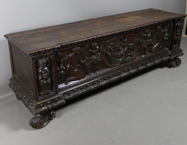 Cassone chest Italy XIX in walnut