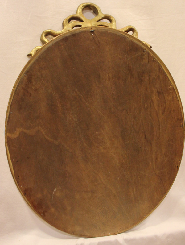 Ovaler goldener Holzspiegel, halbhohes Formteil, Louis XVI-Knoten, 42 x 58 cm