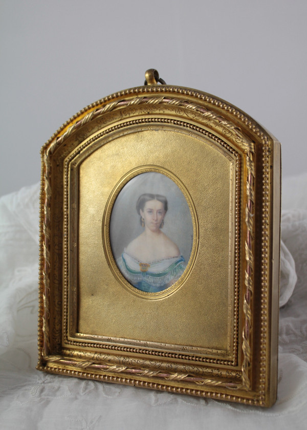 Painted miniature of Louise Besnard (1816-1879) and gilded bronze frame Picart