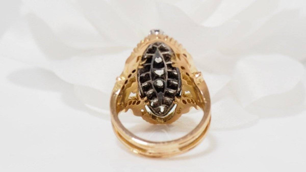 Marquise ring in yellow gold and diamonds