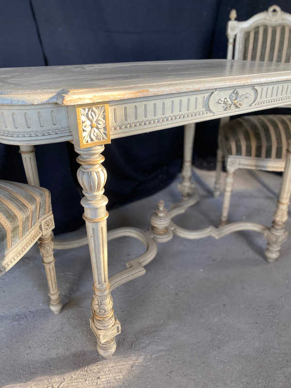 Napoleon III pedestal table and chairs set dating from the 19th century