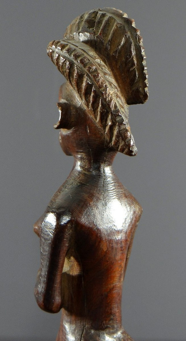 Angola, Peuple Lwena, Premier Tiers Du XXème Siècle, Statue Personnage Féminin En Bois Dur. 