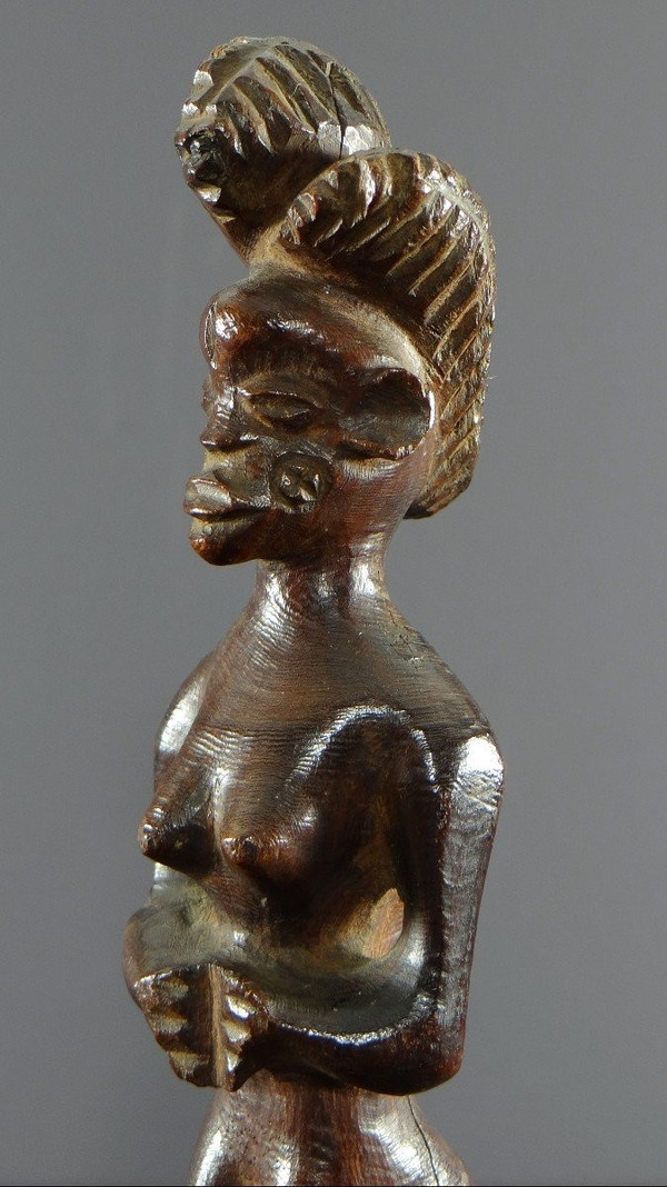 Angola, Peuple Lwena, Premier Tiers Du XXème Siècle, Statue Personnage Féminin En Bois Dur. 