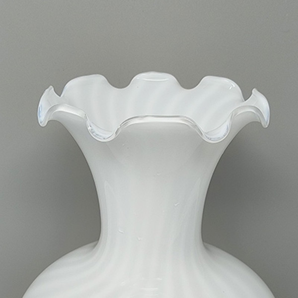 Vase étonnant des années 1960 de Dogi en verre de Murano. Fabriqué en Italie