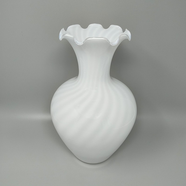 Vase étonnant des années 1960 de Dogi en verre de Murano. Fabriqué en Italie