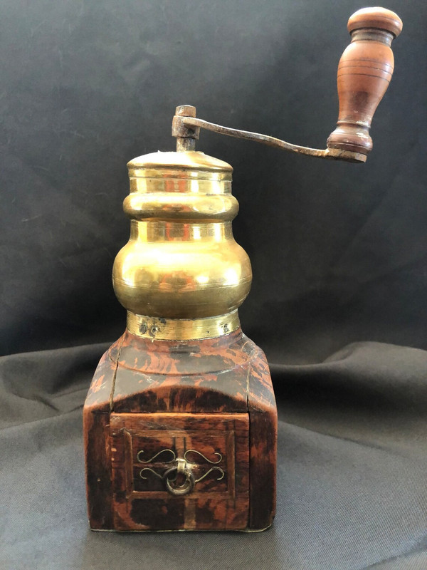 18th century Dutch coffee grinder with copper inlay circa 1750