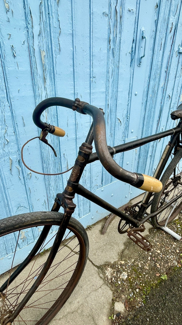 Antique Belle Époque Bicycle (1871 - 1914)