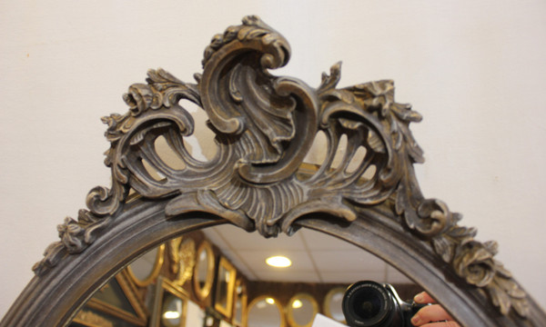 Louis XV Style Oval Mirror, Shell And Patina 48 X 65 Cm