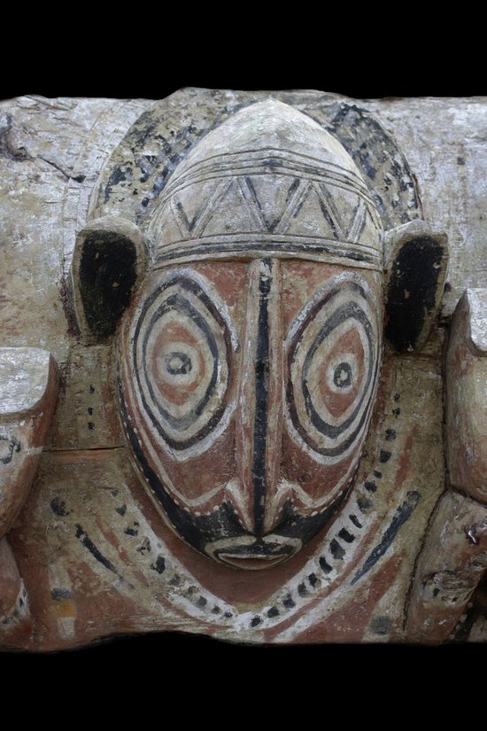 Linteau de case de cérémonie Abelam, Papouasie Nouvelle Guinée, art océanien, sculpture monumentale