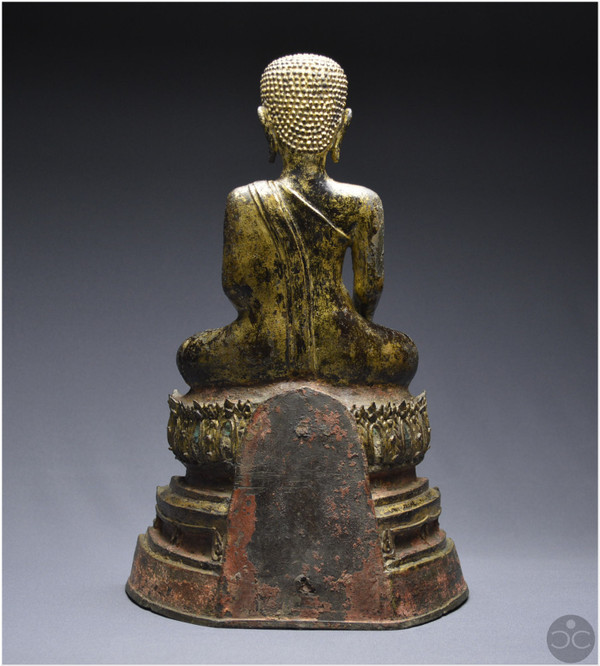 Ancien Royaume de Siam, XVIIIème-XIXème siècle, Grand Bouddha / moine en bronze laqué et doré