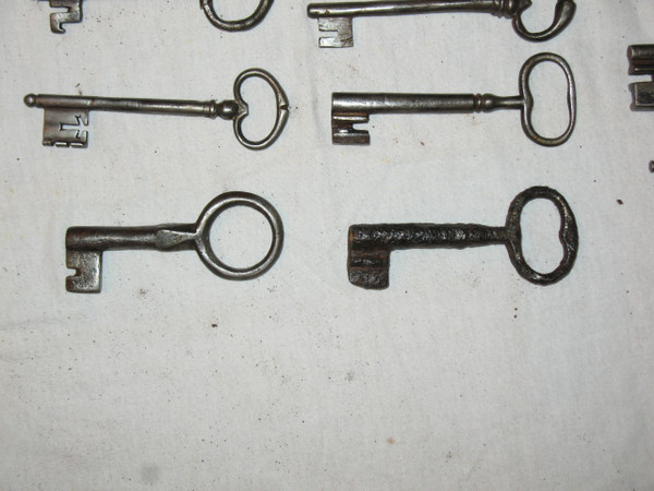 Wrought iron keys from the 16th to 18th century Important collection of 20 pieces