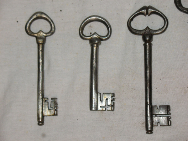 Wrought iron keys from the 16th to 18th century Important collection of 20 pieces