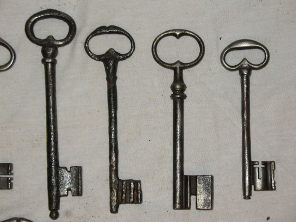 Wrought iron keys from the 16th to 18th century Important collection of 20 pieces